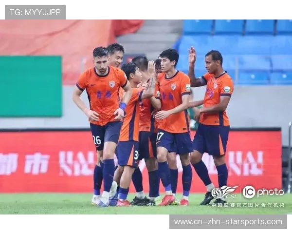 河南队的边路连动形成了多次射门机会